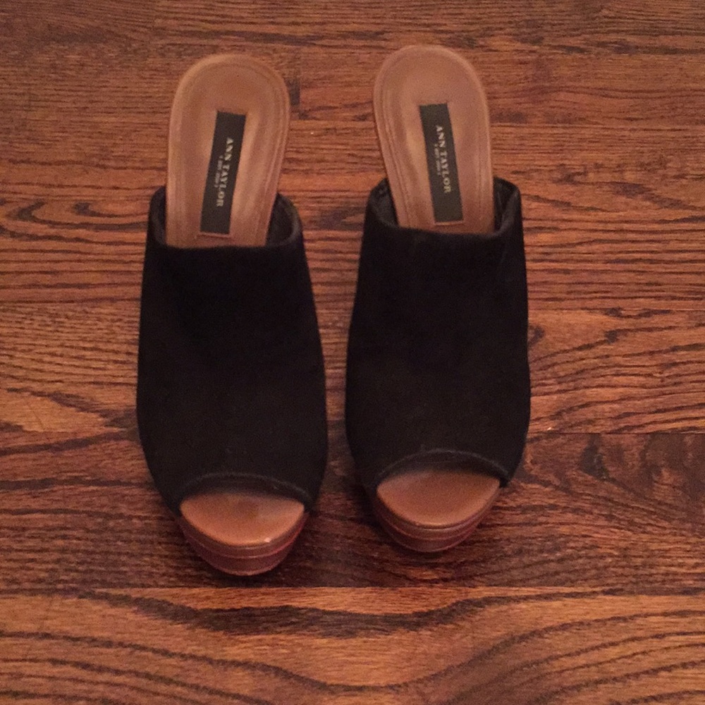 Ann Taylor platform mule